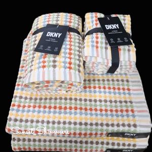 8PC DKNY 2 Bath 2 Hand 4 Washcloth Multicolored Rainbow Gingham Check Towel Set
